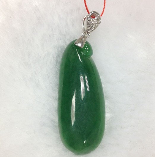 二手满绿翡翠福豆出售，18K金福豆